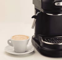 جهاز الاسبريسو من شركه اريتي اللون أحمر و اسود