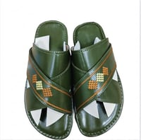 حذاء شرقي زيتي مقاس 43