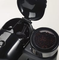 جهاز الاسبريسو من شركه اريتي اللون أحمر و اسود