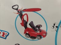 عربة للأطفال على شكل سياره