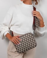 شنطة نسائية بتصميم كاجوال بلون بني