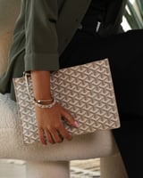 شنطة كلتش نسائية بلون بيج