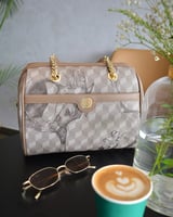 شنطة نسائية كلاسيك بلون بني