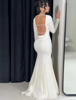 فستان ناعم طويل بأكمام طويلة