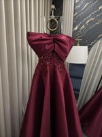 فستان ملكة برغندي فخم