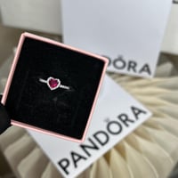 خاتم قلب وردي فوشي وفضي بندورا فضه عيار 925