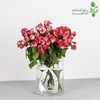 باقة ورد جوري بيبي روز مبرقشة مع فازة زجاجية وربطة...