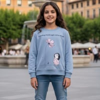 تيشيرت الزهرة المتفتحة بلونه الازرق