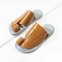 حذاء شرقي 129