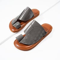 حذاء شرقي 125