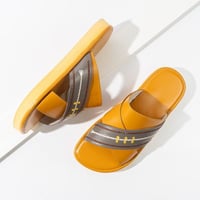 حذاء شرقي مطرز بدون اصبع مميز