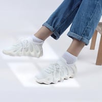 حذاء رياضي أبيض نسائي مريح بتصميم عصري