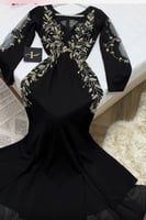 جديدنا الخامة: كريب استرتش مع تطريز على نفس القماش