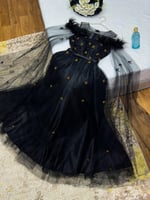 فستان تل مطرز لون اسود