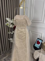 فستان دانتيل فخم مع تل