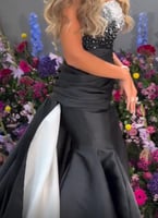 فستان فخم وفرت جميع المقاسات نوع القماش :ميكادو ال...