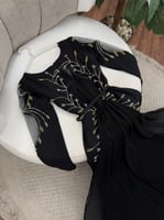 جديدنا الخامة: كريب استرتش مع تطريز على نفس القماش