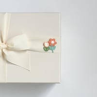 ستكر قماشي ورد ملون