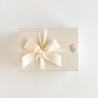 ستكر قماشي ورد ملون