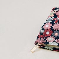 شنطة مكياج ورد ملون