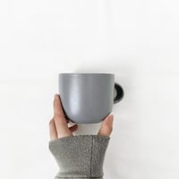 كوب رمادي