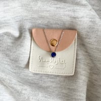 سلسال باللون الأزرق