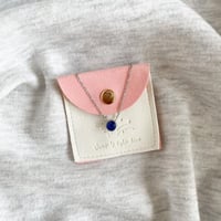 سلسال باللون الأزرق