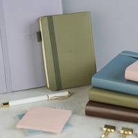 منظم اسبوعي زيتي 2026- صغير