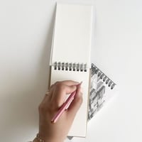 قلم حبر جاف وردي غامق