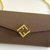 FENDI بيج مقاس وسط