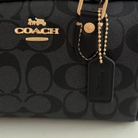 كوتش روان اسود