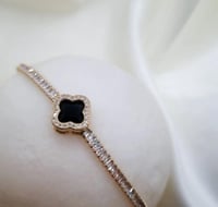 سوار مصنوع من أحجار الكريستال مع زهرة فان كليف لون...