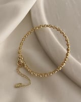 طقم اساور مرنة مفتوحة مطلية ذهب عيار ١٤ مؤلفة من أ...