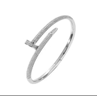 سوار بتصميم مستوحى من كارتير مسمار مع خاتم مرصع با...