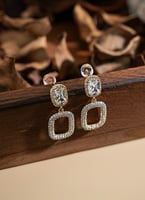 حلق زركون ناعم فخم بتصميم متدلي مطلي ذهب. ME-092