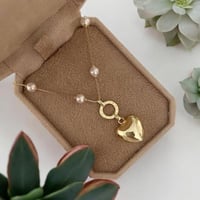 سلسال لولو طويل مع تعليقة بشكل قلب مطلي ذهب (60cm)...