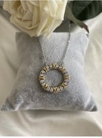 سلسلة مع تعليقة xo لون فضي MN-022