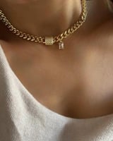 طقم جنزير عقد وإسواره مطلية ذهب عيار ١٤ مزينه بحجر...