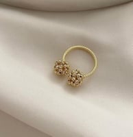 خاتم مفتوح بتصميم وردتين من الكرات الذهبية مطلي ذه...