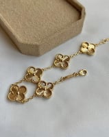 أسوارة بتصميم مستوحى من فان كليف ذهبي خمس وردات مط...