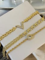 ست الأناقة مجموعة من ثلاث أساور مطلية ذهب عيار ١٤...