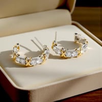 أقراط أذن موديل تيفاني xo لون فضي مع ذهبي. ME-074