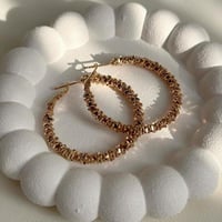 أقراط أذن دائري بتصميم مميز مطلي ذهب. ME-058