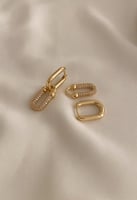 أقراط مطلية ذهب عيار ١٤ بتصميم عصري أنيق . ME-086