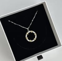 سلسال مع تعليقة تنس قلوب لون فضي. MN-108