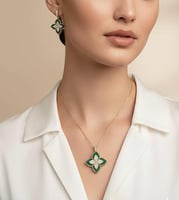 طقم سلسال مع حلق بتصميم مستوحى من روبيرتو كوين مطل...