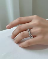 خاتم ناعم مستوحى من ماركة مطلي ذهب . MR-092