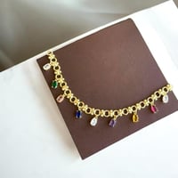 طقم مؤلف من قطعتين (سلسال وأسوارة ) مزين بأحجار ال...