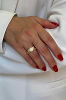 خاتم بتصميم مميز عاى شكل تاج مطلي ذهب عيار ١٤. MR-...