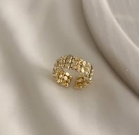 خاتم مطلي ذهب عيار 14 بتصميم عصري مفتوح. MR-090